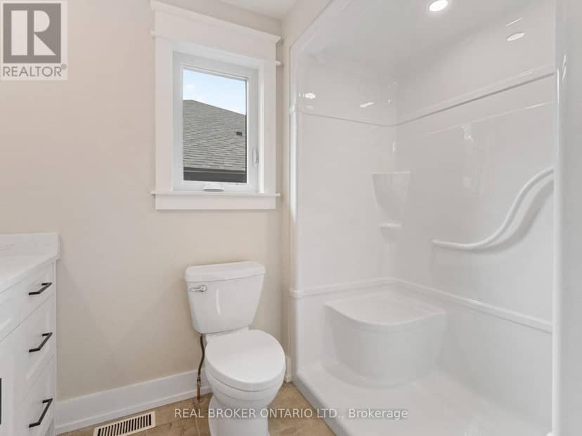 44 Topham Boulevard — photo 19 of 40