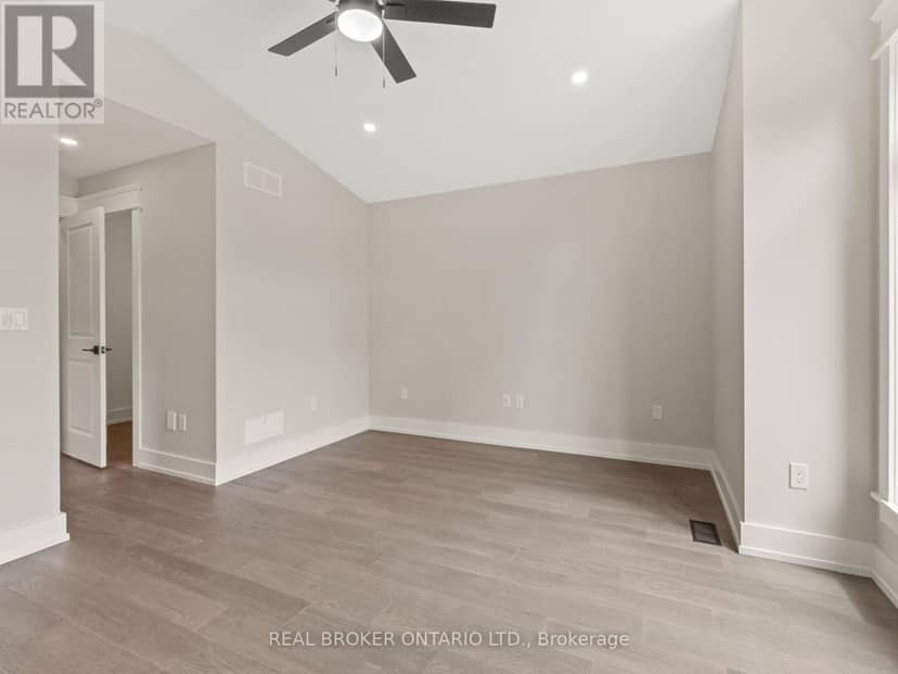 44 Topham Boulevard — photo 20 of 40