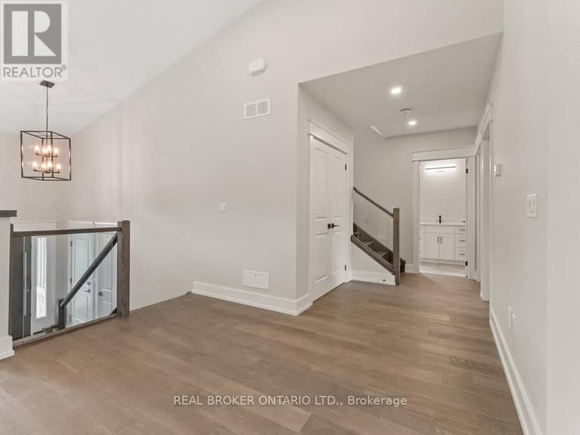 44 Topham Boulevard — photo 21 of 40