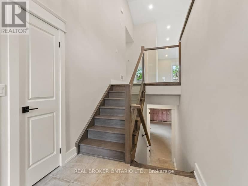 44 Topham Boulevard — photo 22 of 40
