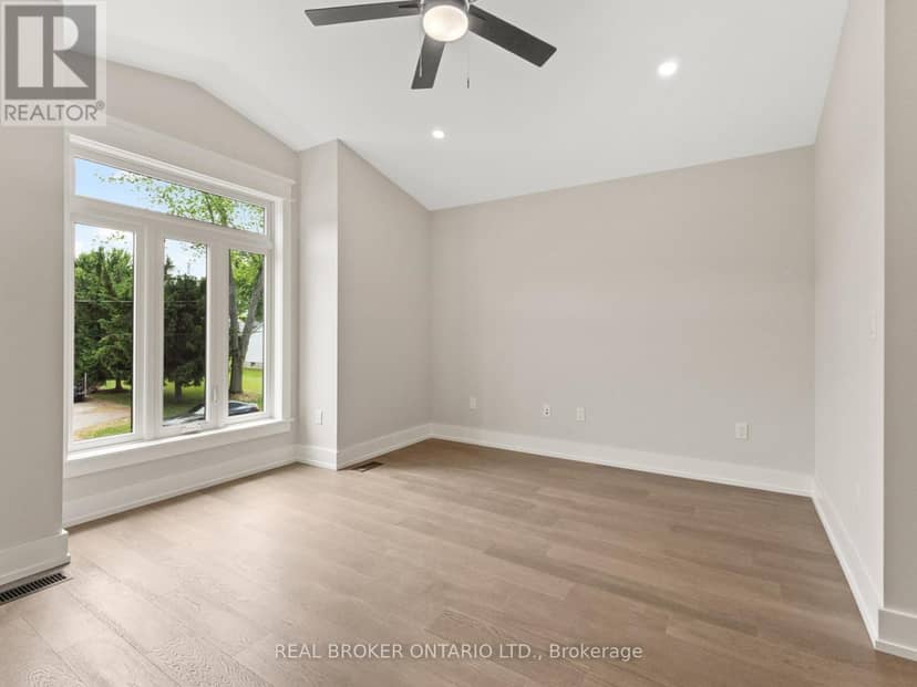 44 Topham Boulevard — photo 23 of 40