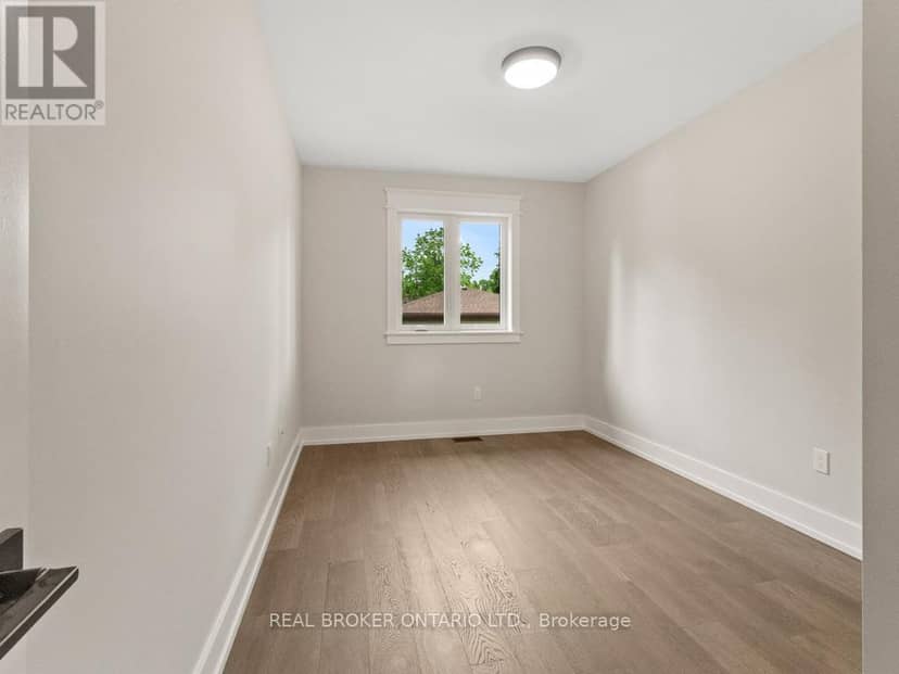 44 Topham Boulevard — photo 24 of 40
