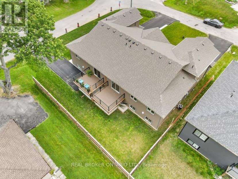 44 Topham Boulevard — photo 27 of 40