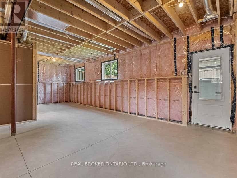 44 Topham Boulevard — photo 32 of 40