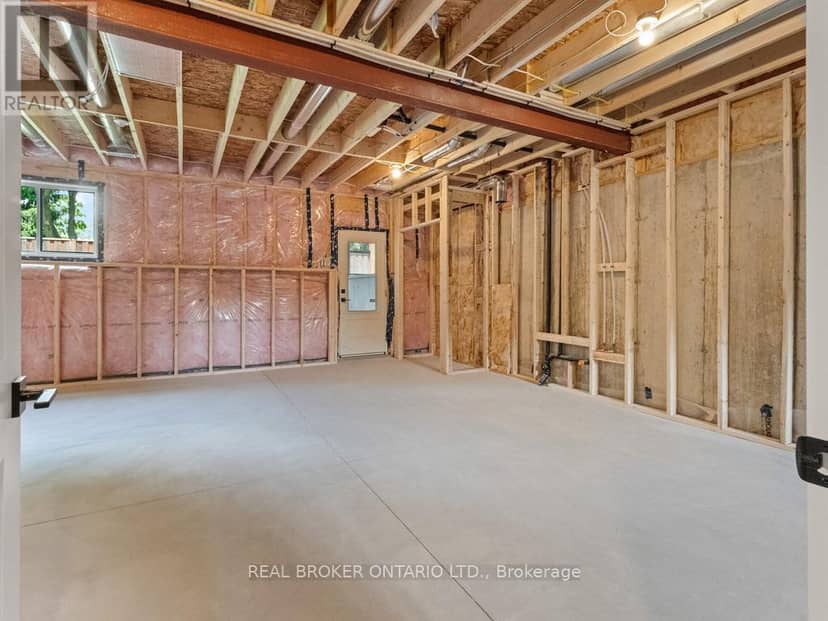 44 Topham Boulevard — photo 33 of 40