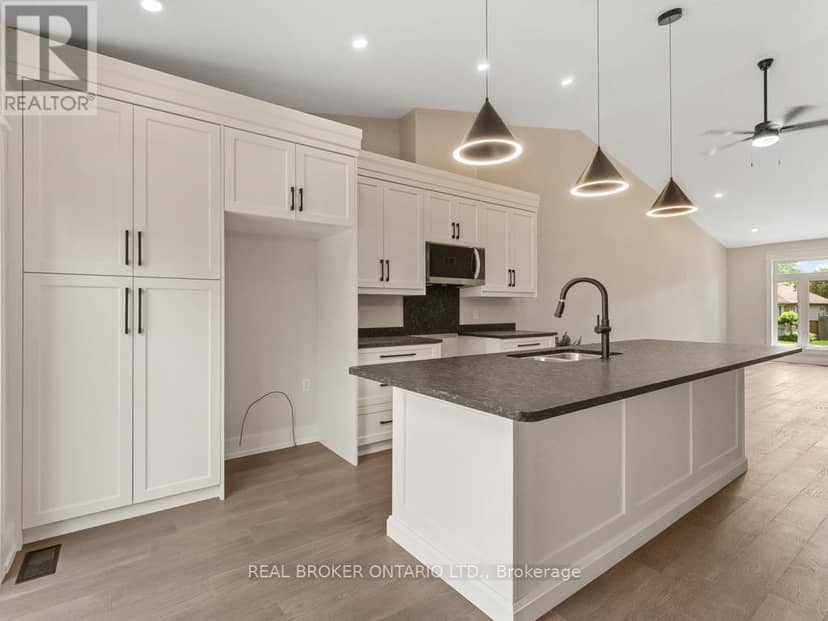 44 Topham Boulevard, Welland, photo 7
