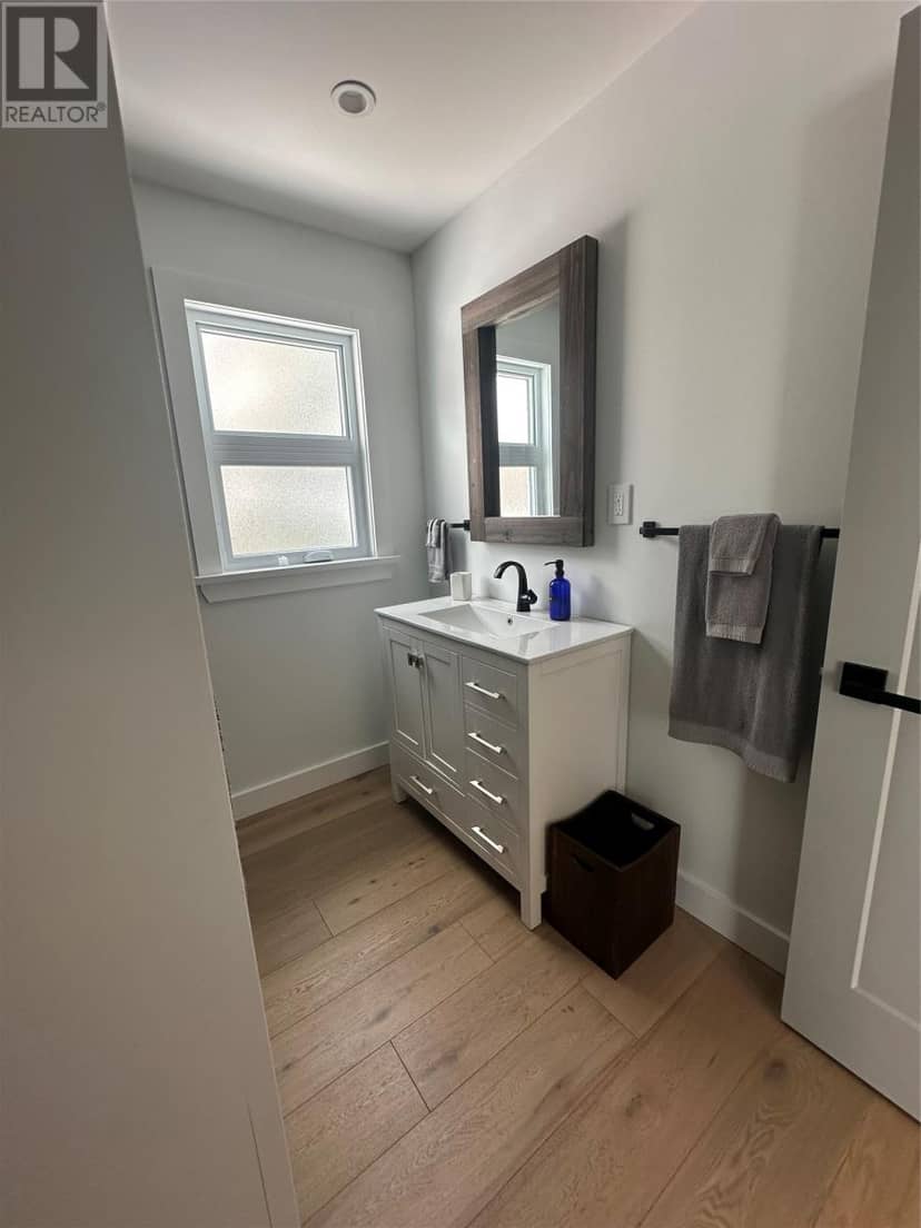 12 Churchill Avenue — photo 17 of 21