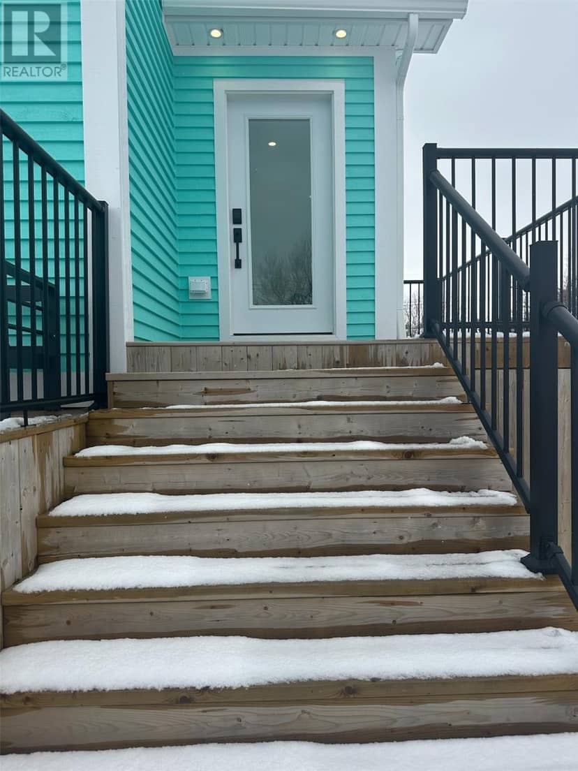 12 Churchill Avenue — photo 2 of 21