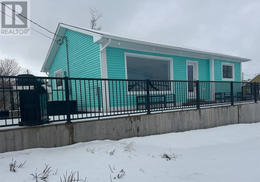 12 Churchill Avenue — photo 3 of 21