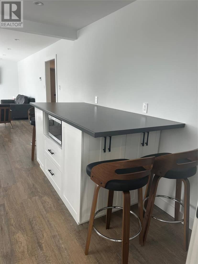 12 Churchill Avenue — photo 5 of 21
