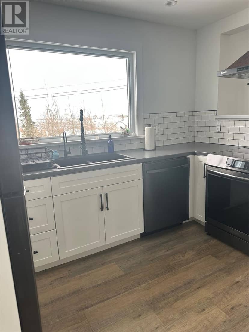 12 Churchill Avenue — photo 6 of 21