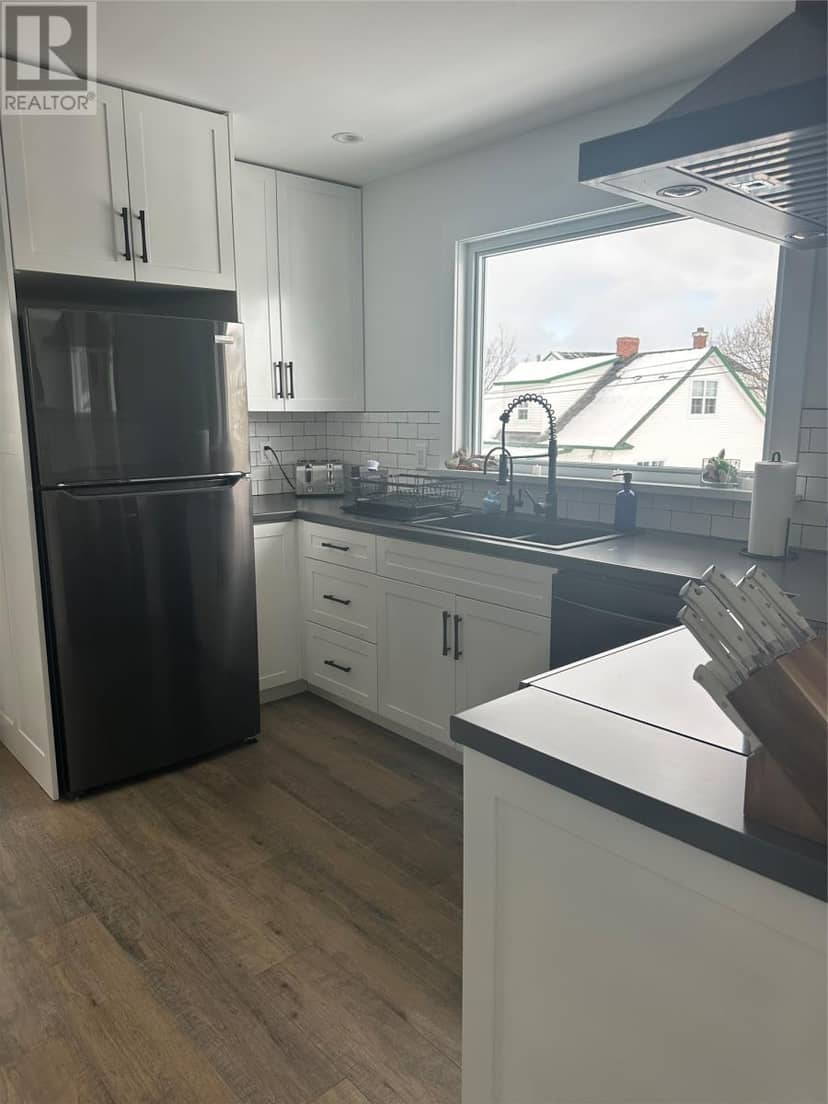 12 Churchill Avenue — photo 8 of 21