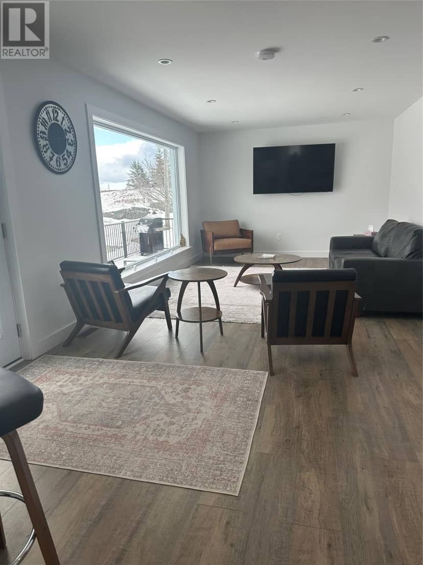 12 Churchill Avenue — photo 9 of 21