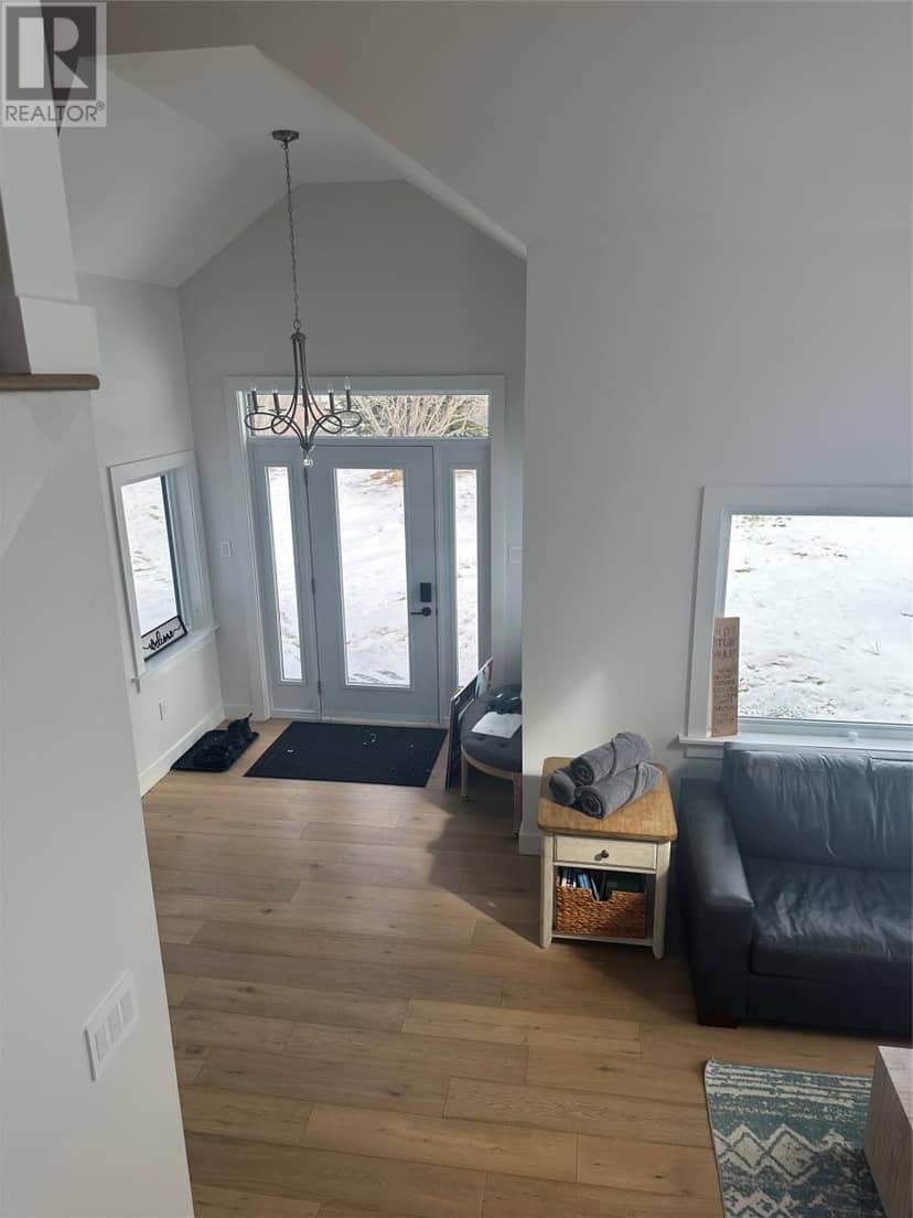 14 Churchill Avenue — photo 21 of 26