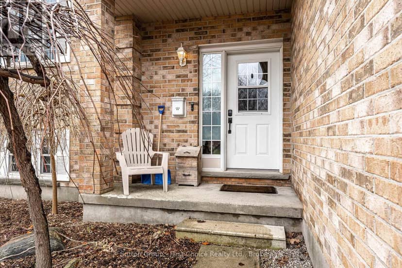 27 McQueen Court — photo 3 of 40