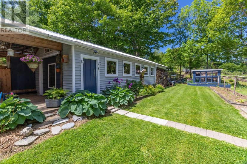 1070 River Road, Bear River, photo 5