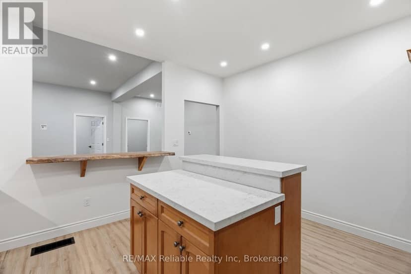 271 Main Street — photo 17 of 40