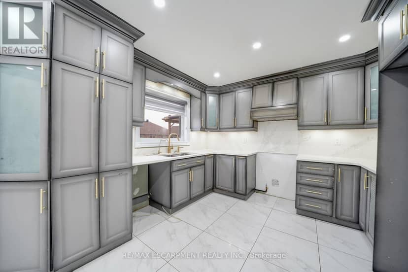 84 Andriana Crescent — photo 8 of 40