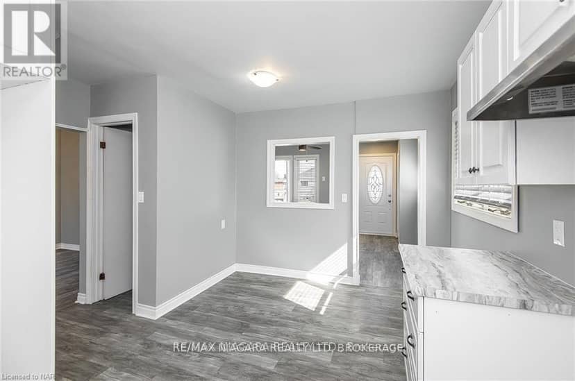 120 Elizabeth Street — photo 16 of 37