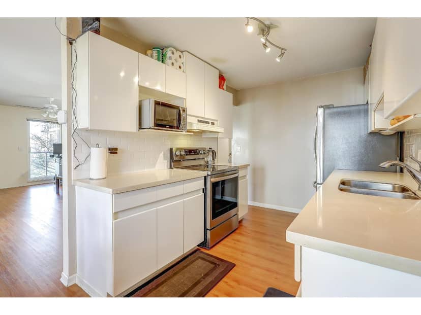 210 14980 101A AVENUE, Surrey, photo 8