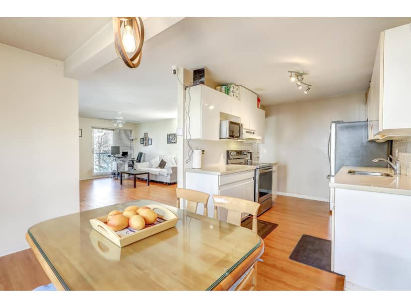 210 14980 101A AVENUE, Surrey, photo 3