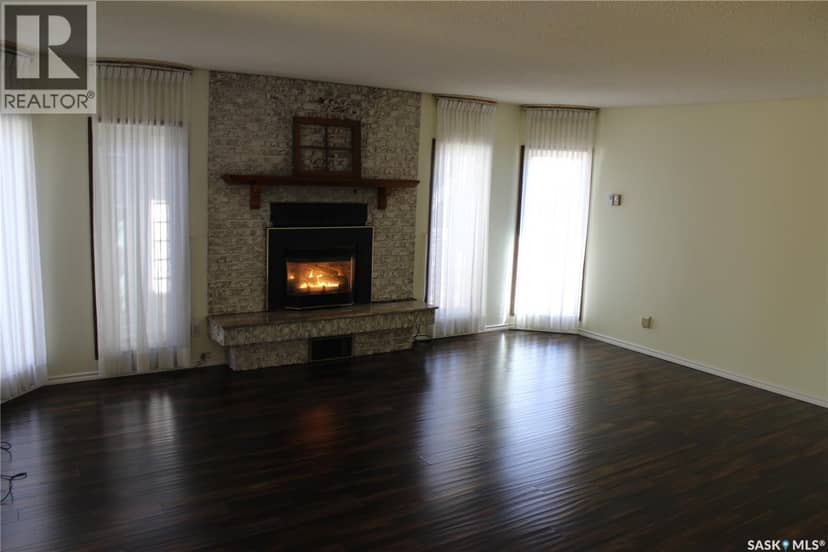1533 Thorn CRESCENT — photo 10 of 18