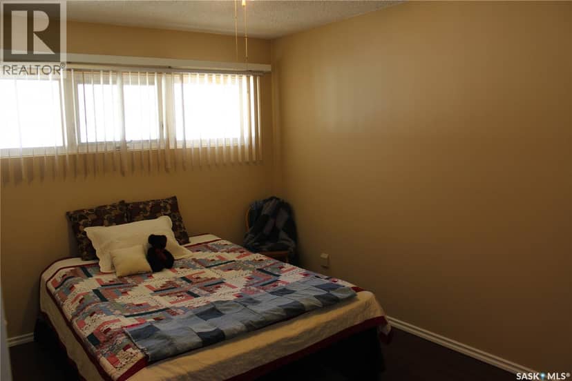 1533 Thorn CRESCENT — photo 12 of 18