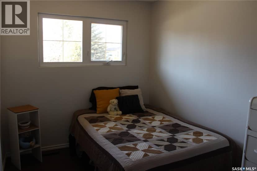 1533 Thorn CRESCENT — photo 13 of 18