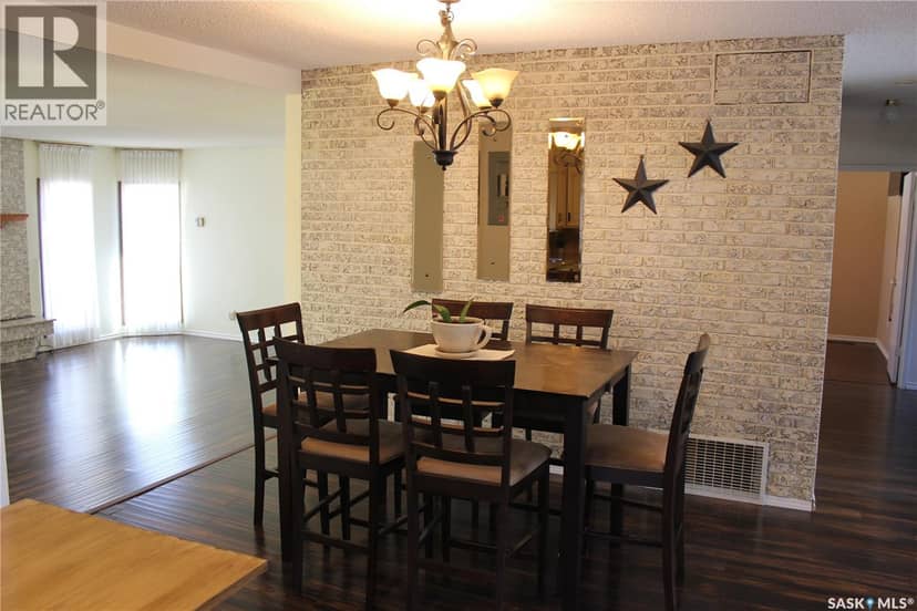 1533 Thorn CRESCENT — photo 7 of 18