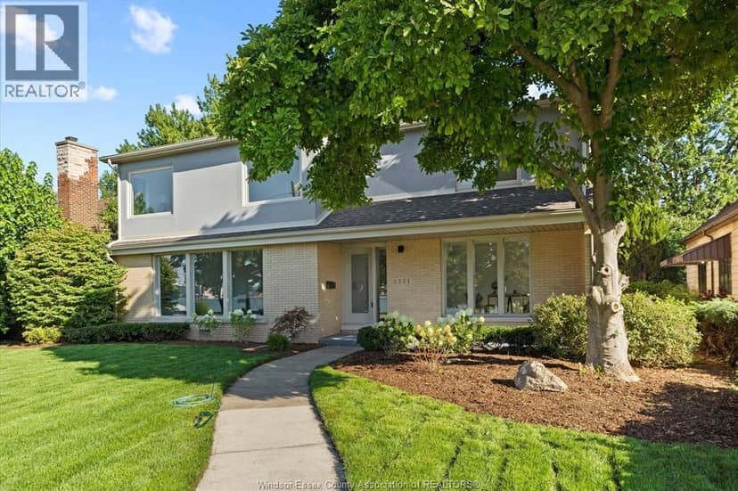 2371 RIVERSIDE DRIVE West — photo 3 of 40
