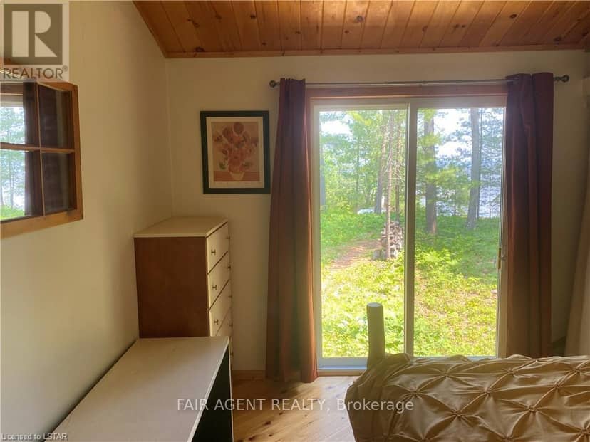 LT25 Sandy Island — photo 21 of 39