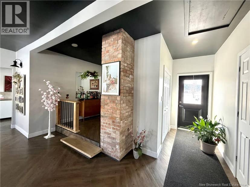 2116 Commerciale Street — photo 9 of 26