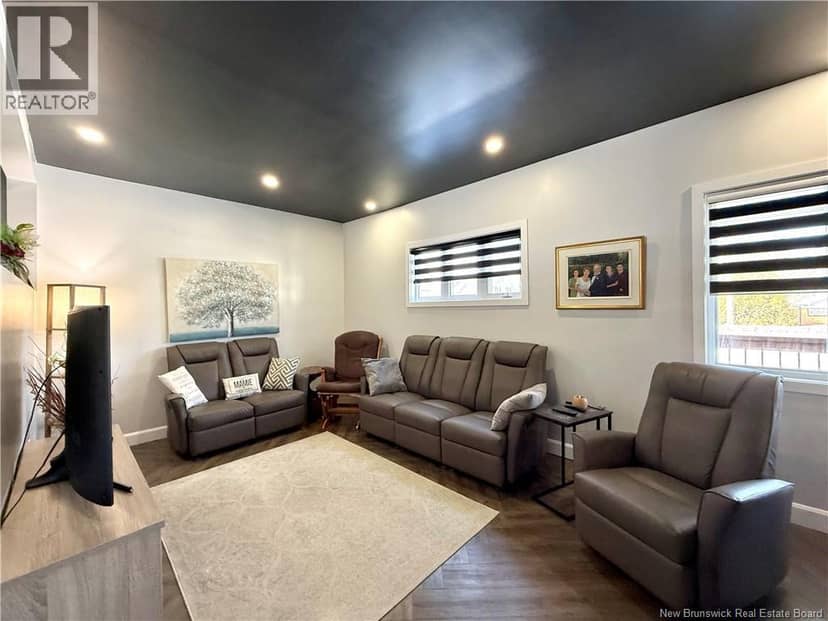 2116 Commerciale Street — photo 13 of 26
