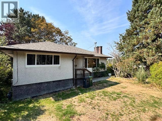 4635 FERNWOOD AVE, Powell River, photo 2