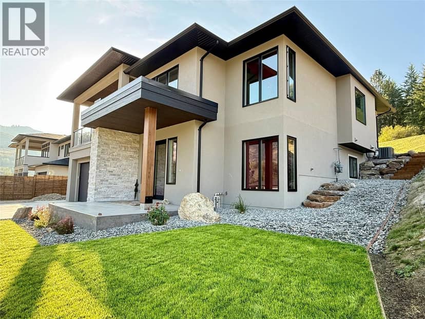 8781 RIVERSIDE Drive, Grand Forks