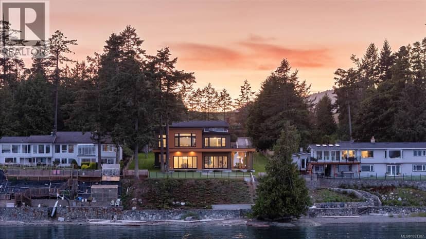 8213 Lochside Dr, Central Saanich