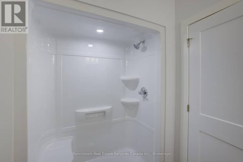 64 Cavalier Crescent — photo 10 of 23