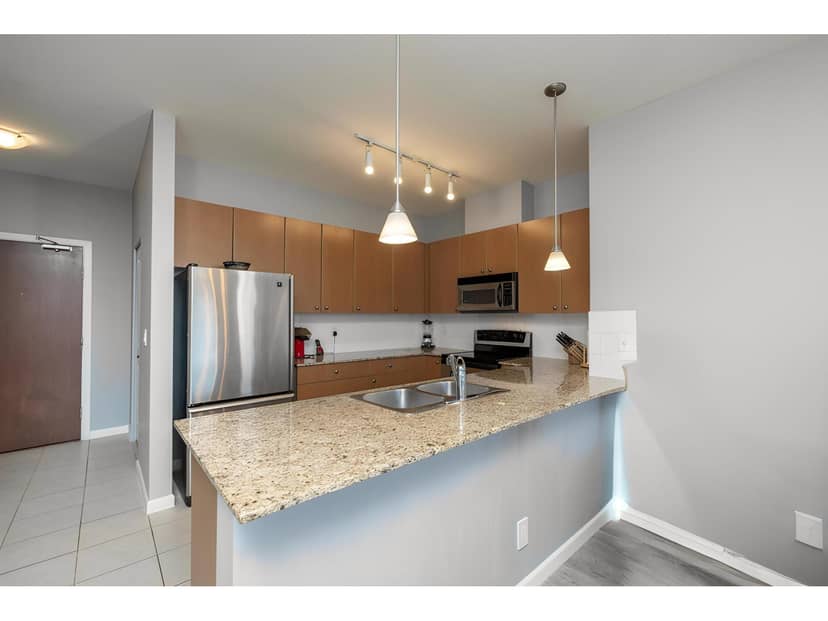 430 15380 102A AVENUE, Surrey, photo 3