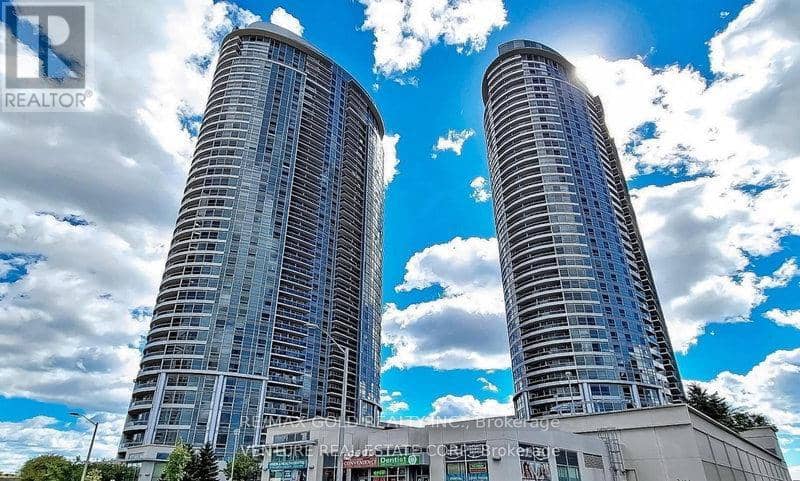 135 Village Green Square — photo 16 of 17
