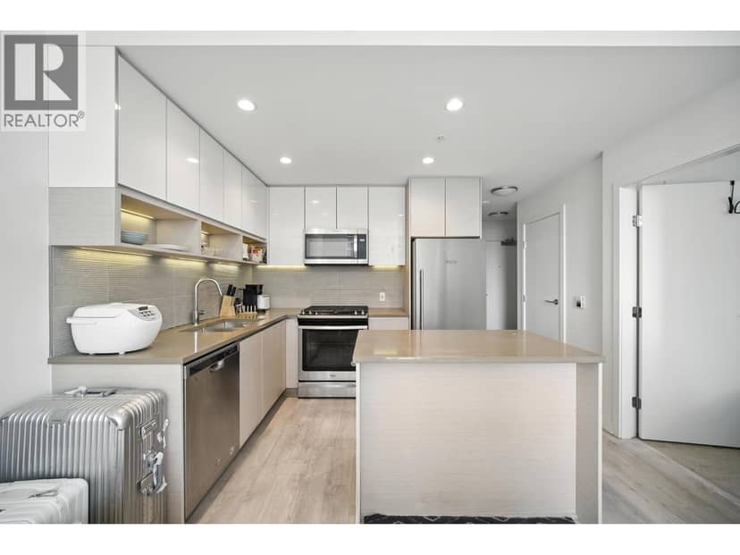 418 8850 UNIVERSITY CRESCENT, Burnaby