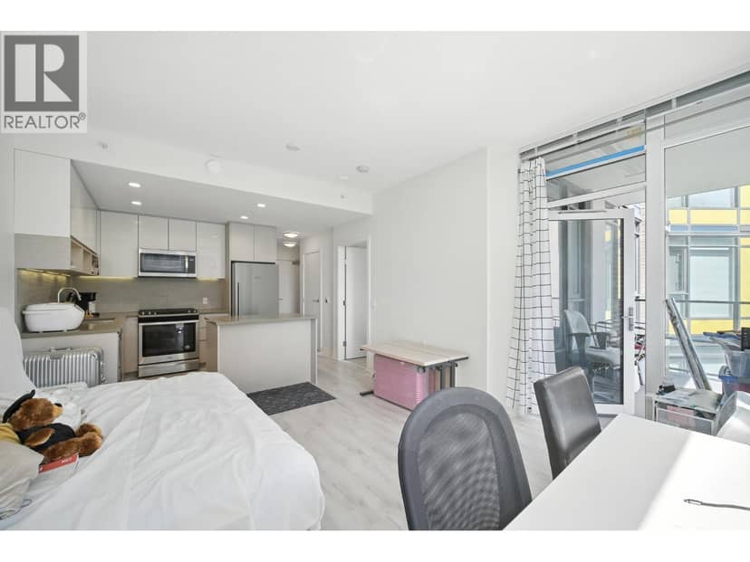 418 8850 UNIVERSITY CRESCENT, Burnaby, photo 3