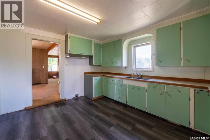 116 Rouleau STREET — photo 8 of 37