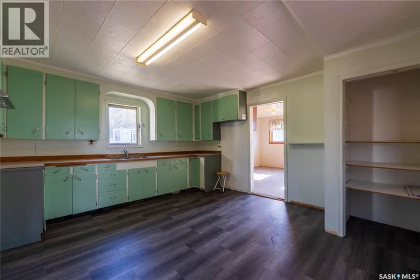 116 Rouleau STREET — photo 9 of 37
