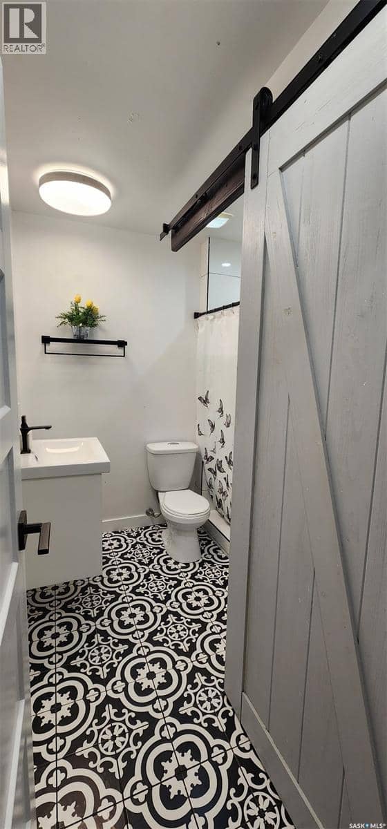 613 Peters AVENUE — photo 10 of 20