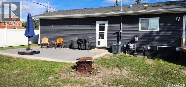 613 Peters AVENUE — photo 4 of 20