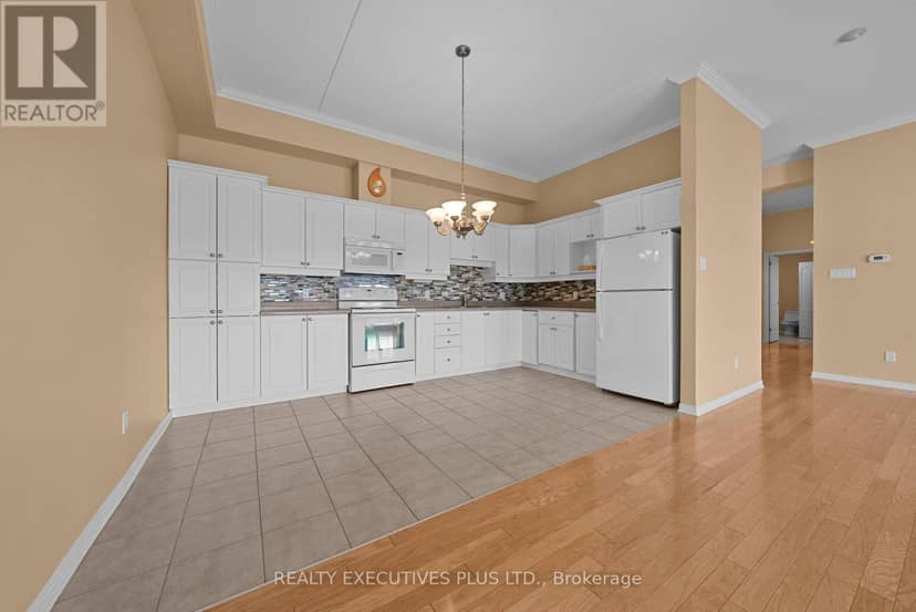 407 - 2921 Laurier Street — photo 13 of 35
