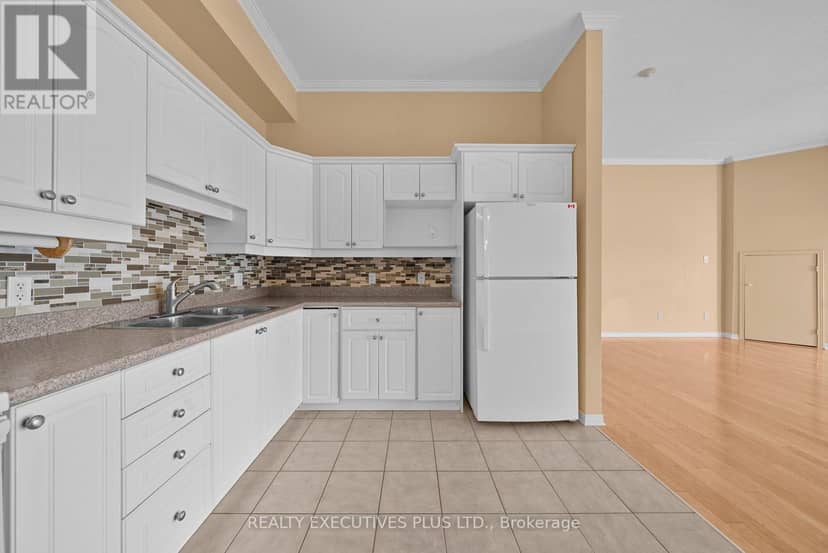 407 - 2921 Laurier Street — photo 14 of 35