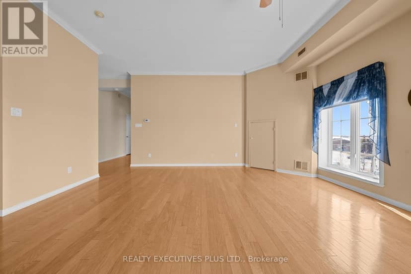 407 - 2921 Laurier Street — photo 15 of 35