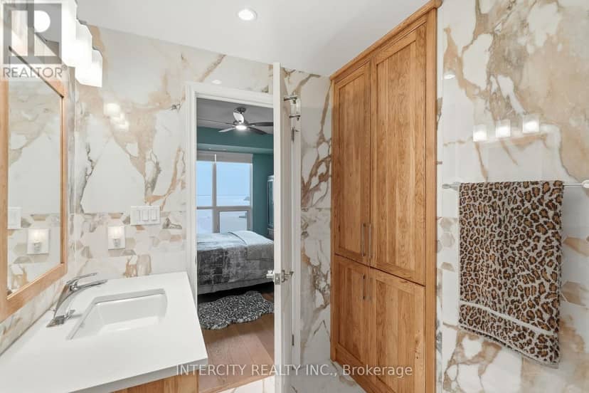 905 - 699 Aberdeen Boulevard — photo 10 of 25