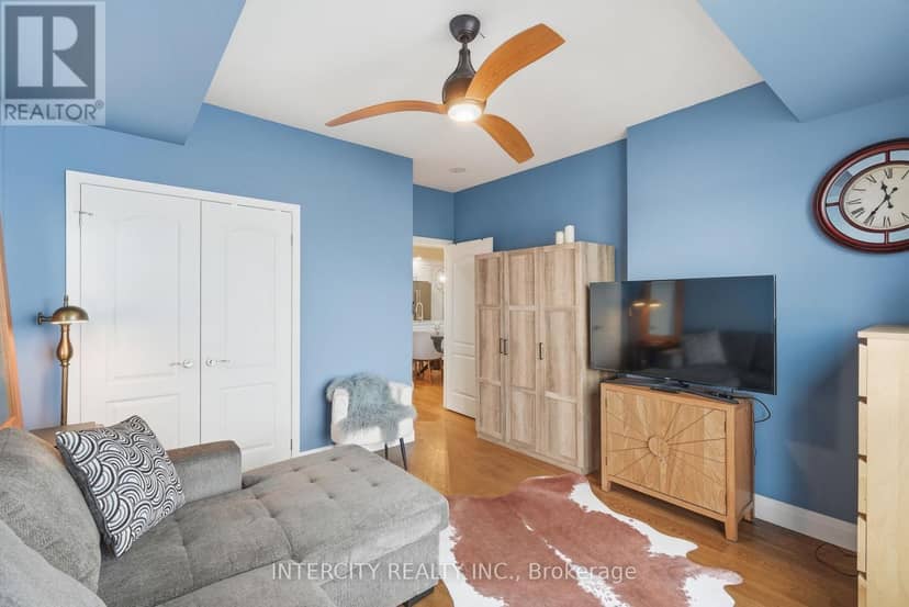 905 - 699 Aberdeen Boulevard — photo 12 of 25